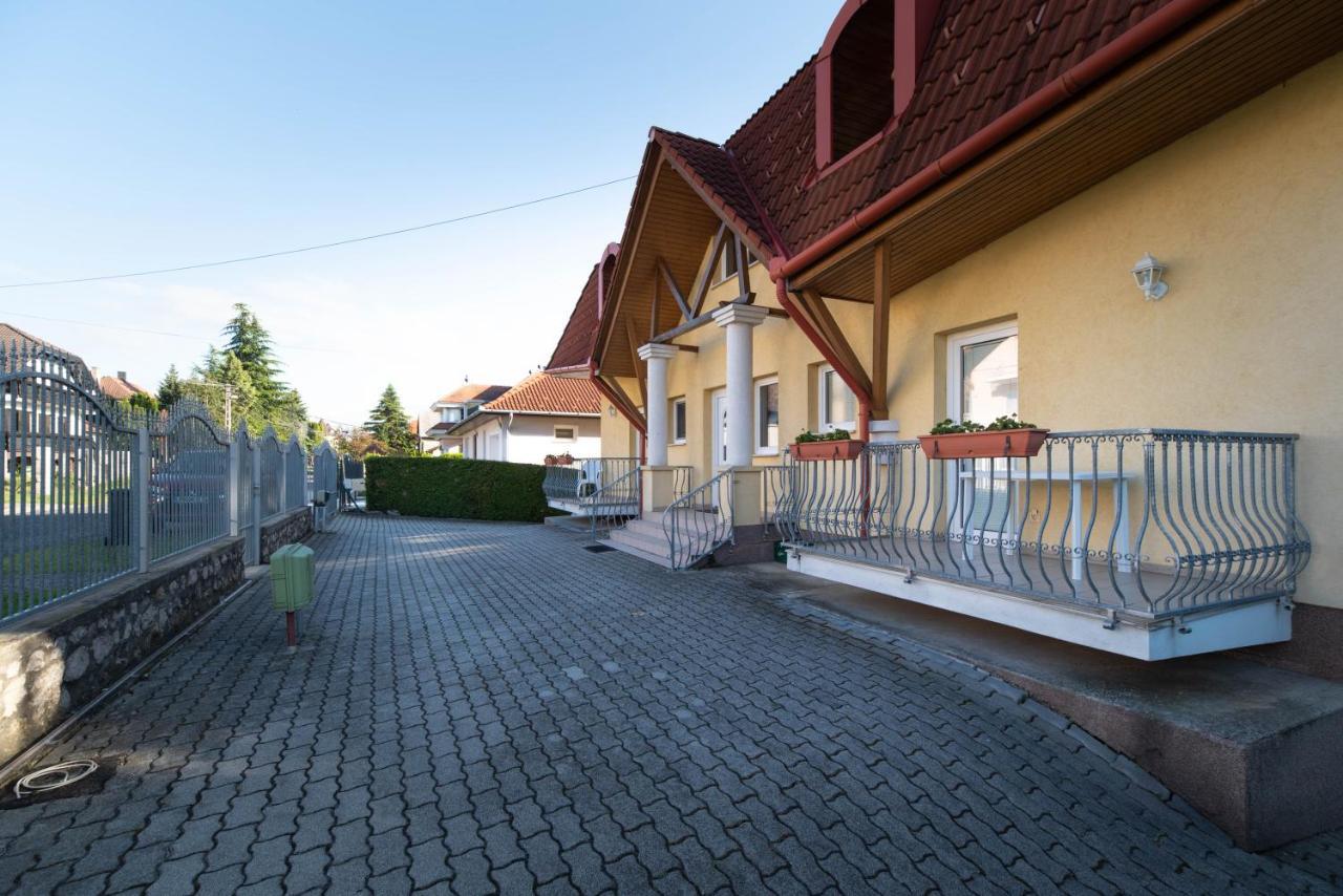 Lena Apartman Хевиз Экстерьер фото